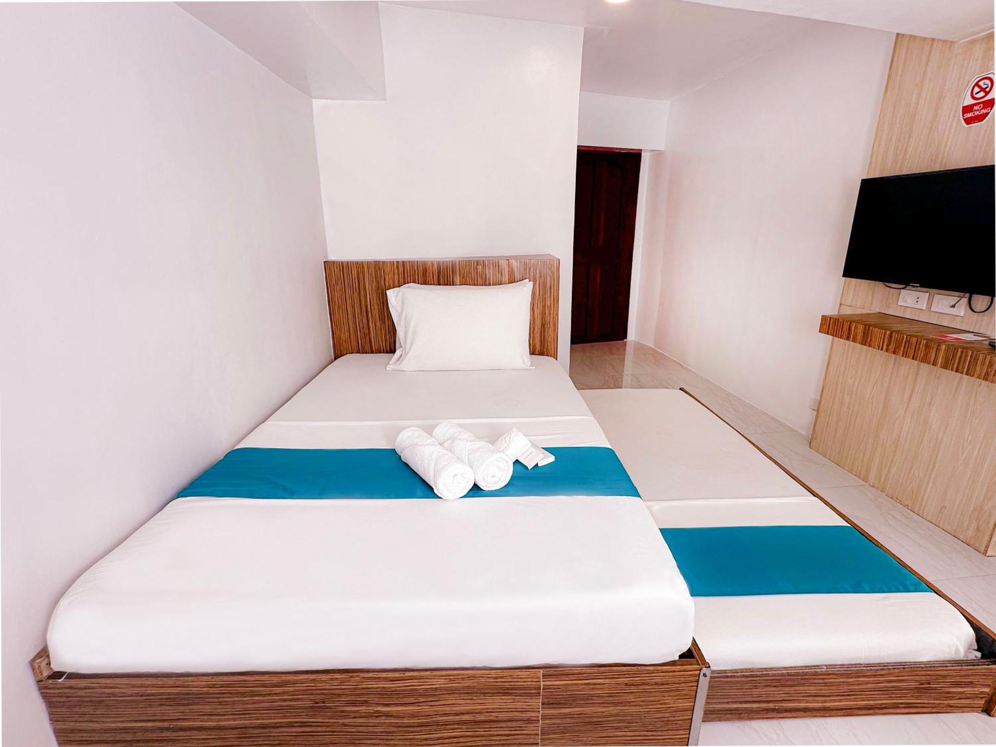 Circuit Hostel Makati City Luaran gambar