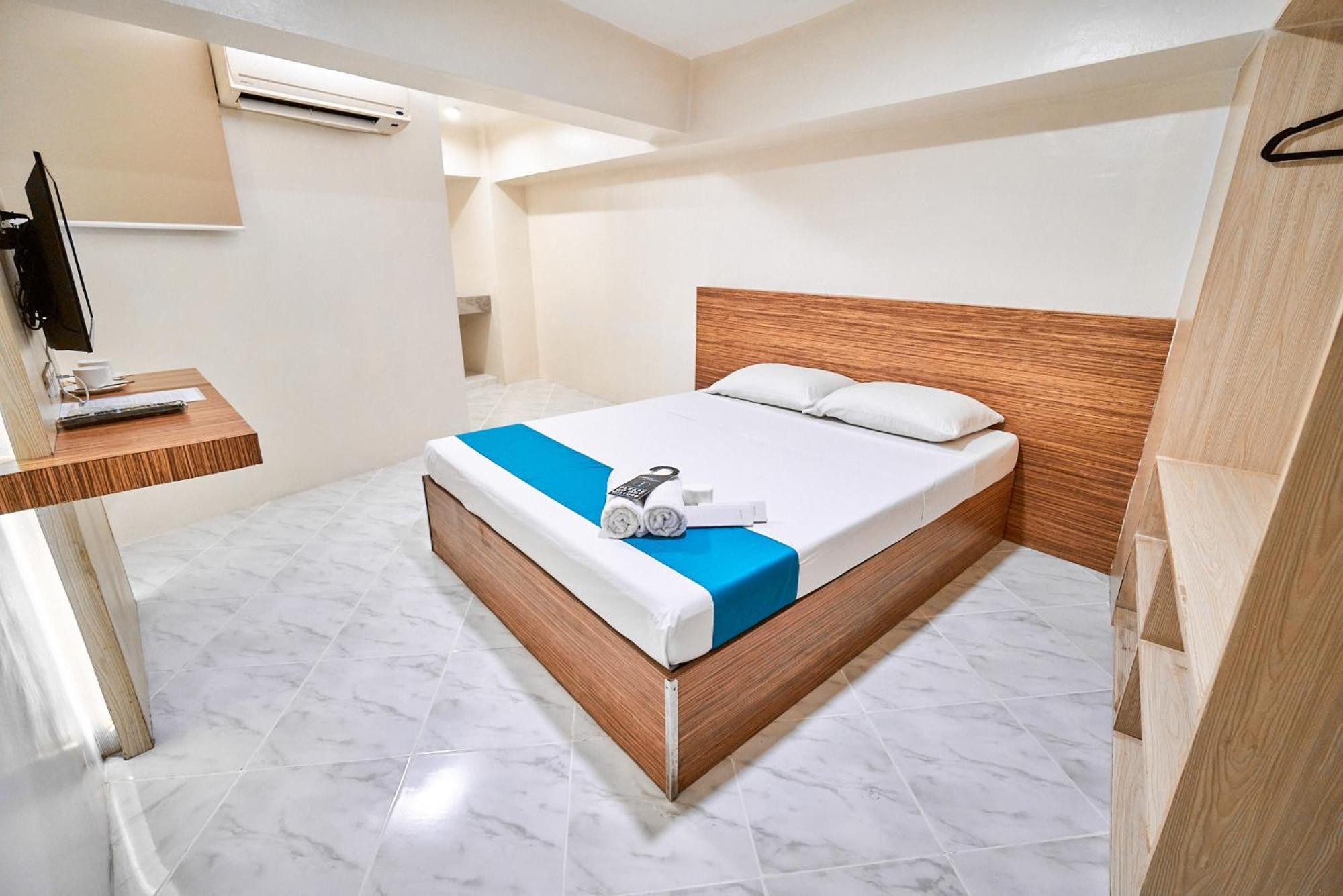 Circuit Hostel Makati City Luaran gambar